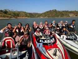 Seru! Warga Kapling Blok A Growong Lor Piknik Bareng, Naik Speedboat di Bendungan Logung Kudus