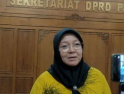 Anggota Dewan Pati Berharap Anak Main Gadget Perlu di Kantrol Orang Tua